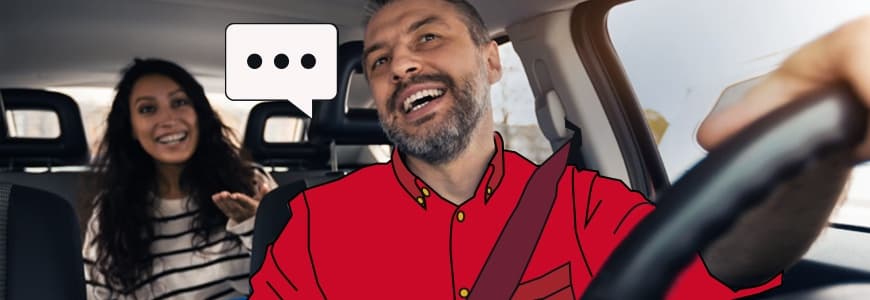 Mitarbeiter, die auf der Straße mit ihrer virtuellen Mobilitätsbudgetkarte in ein Taxi steigen und kontaktlos bezahlen